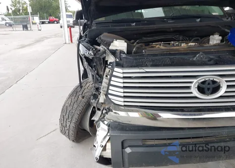 2017 Toyota Tundra Limited 5.7L V8 из США, поврежденный, VIN 5TFHW5F10HX676465